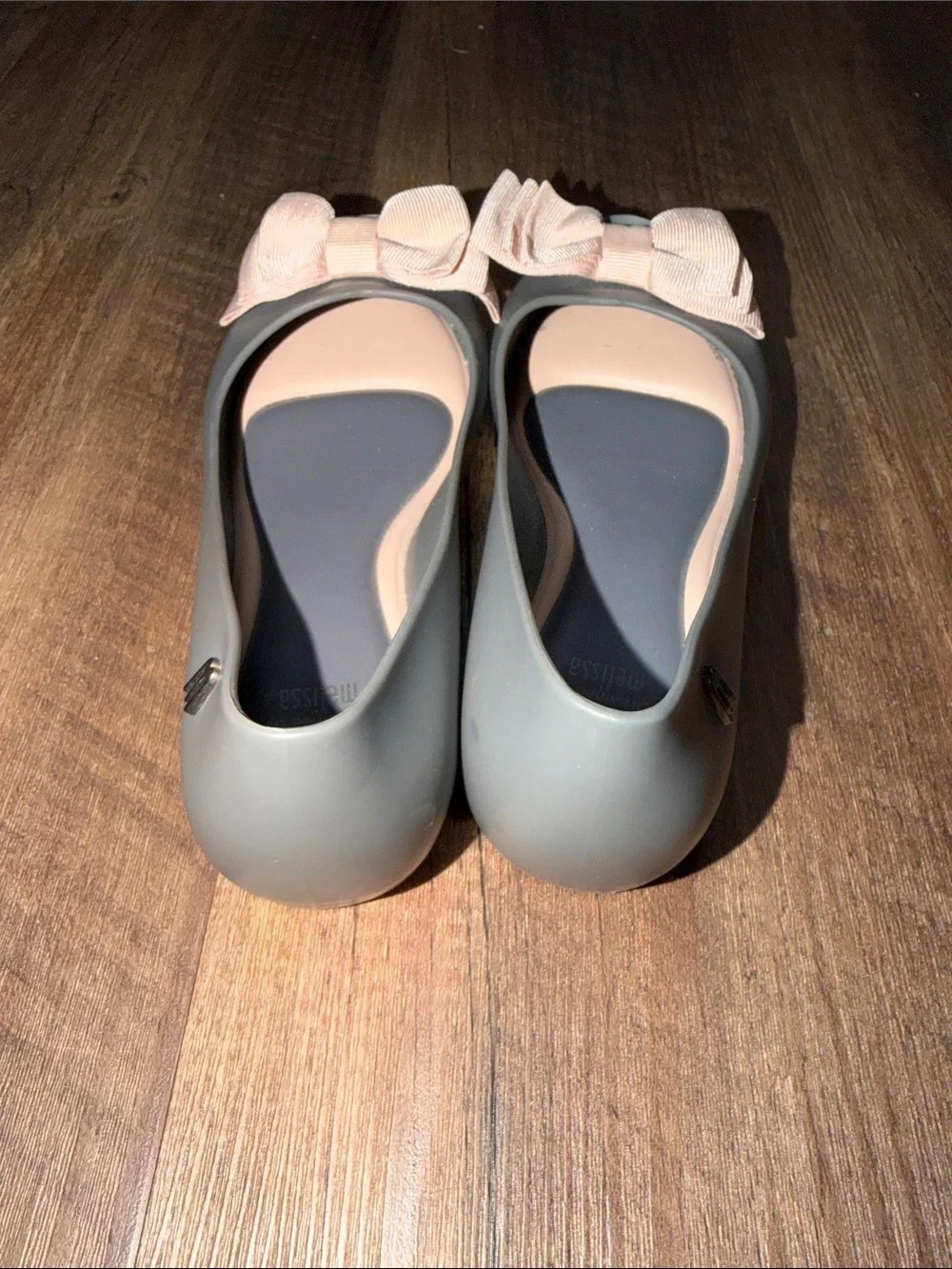 Mel dreamed by Melissa size 13 Gray with Pink Bows